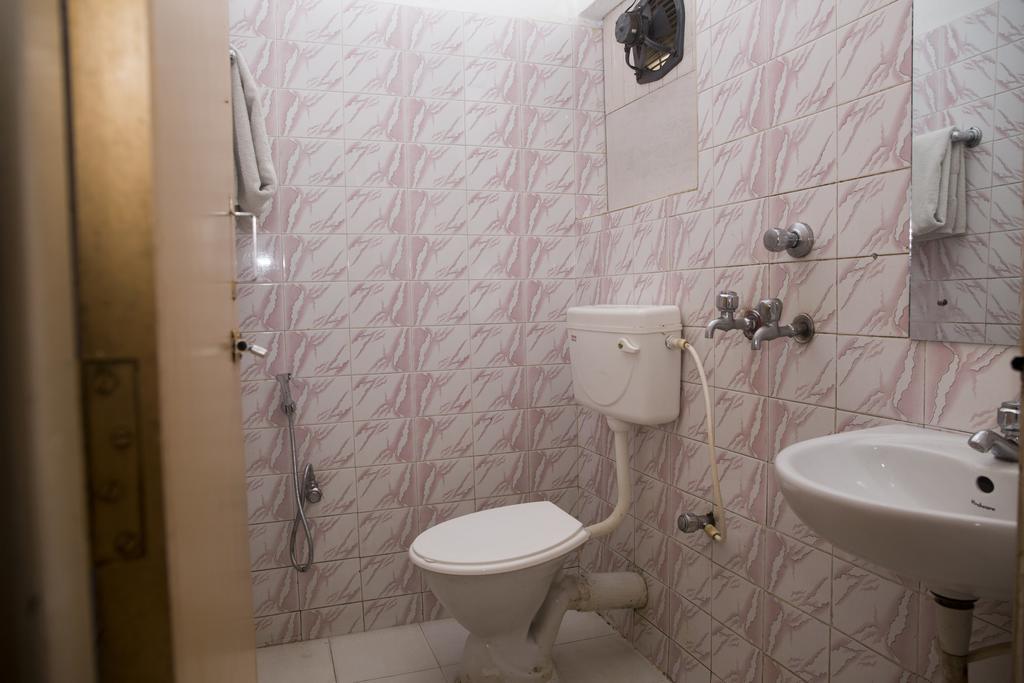Oyo 1359 Hotel Best Inn Bhubaneswar Esterno foto