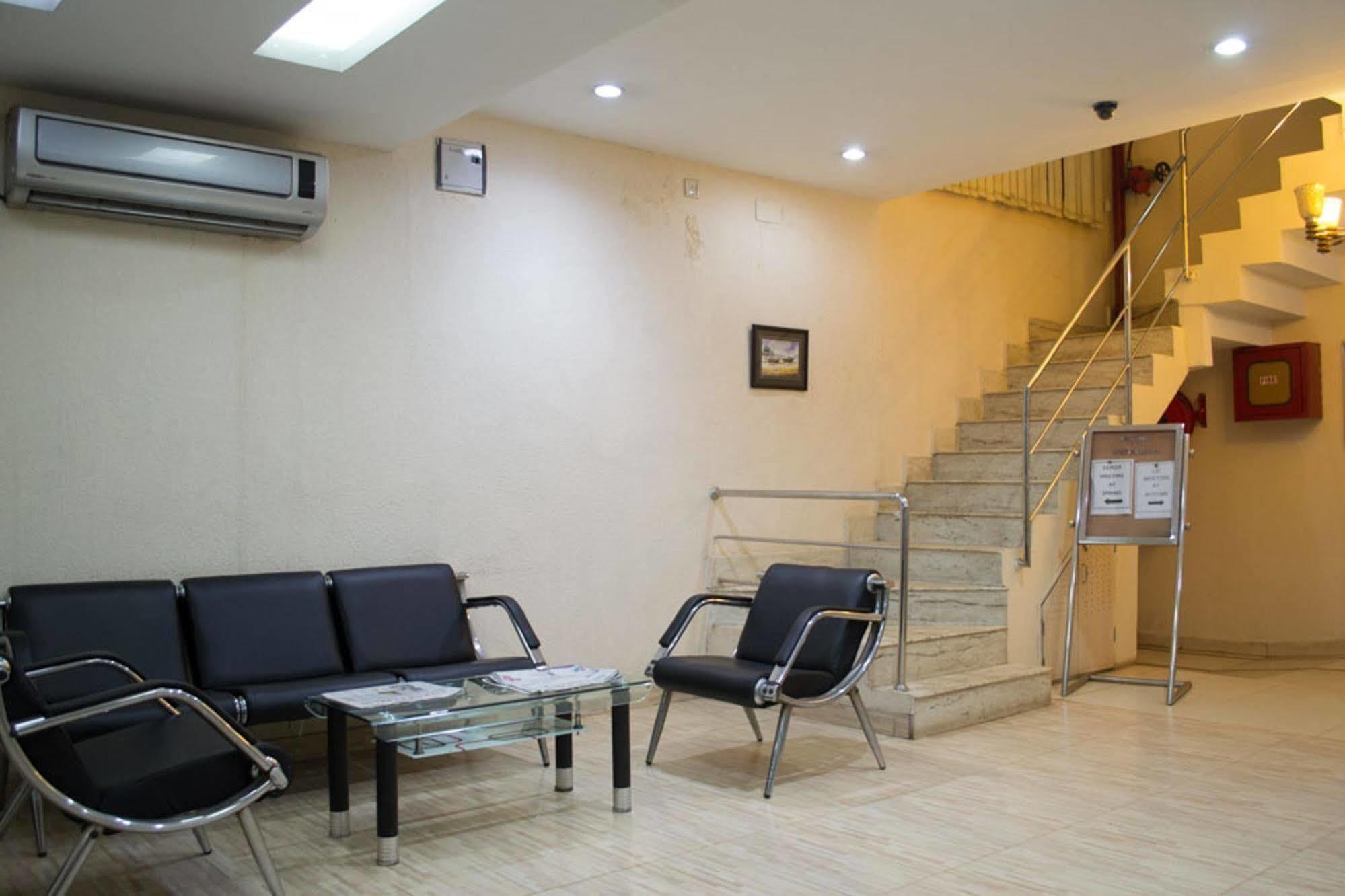 Oyo 1359 Hotel Best Inn Bhubaneswar Esterno foto