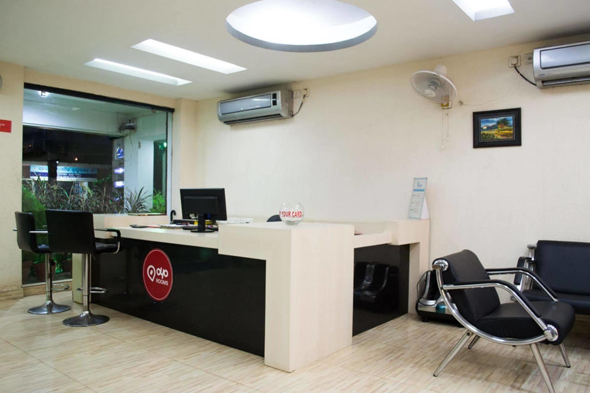 Oyo 1359 Hotel Best Inn Bhubaneswar Esterno foto