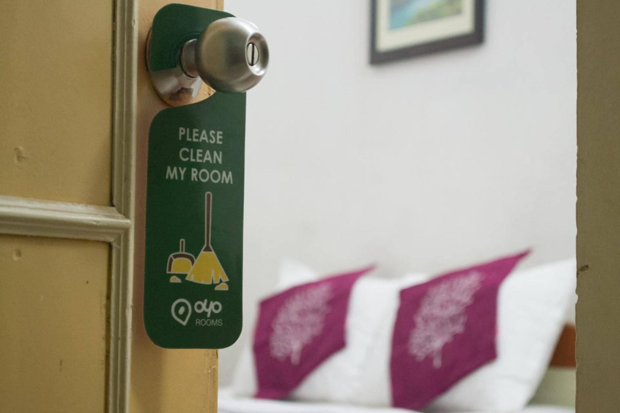 Oyo 1359 Hotel Best Inn Bhubaneswar Esterno foto