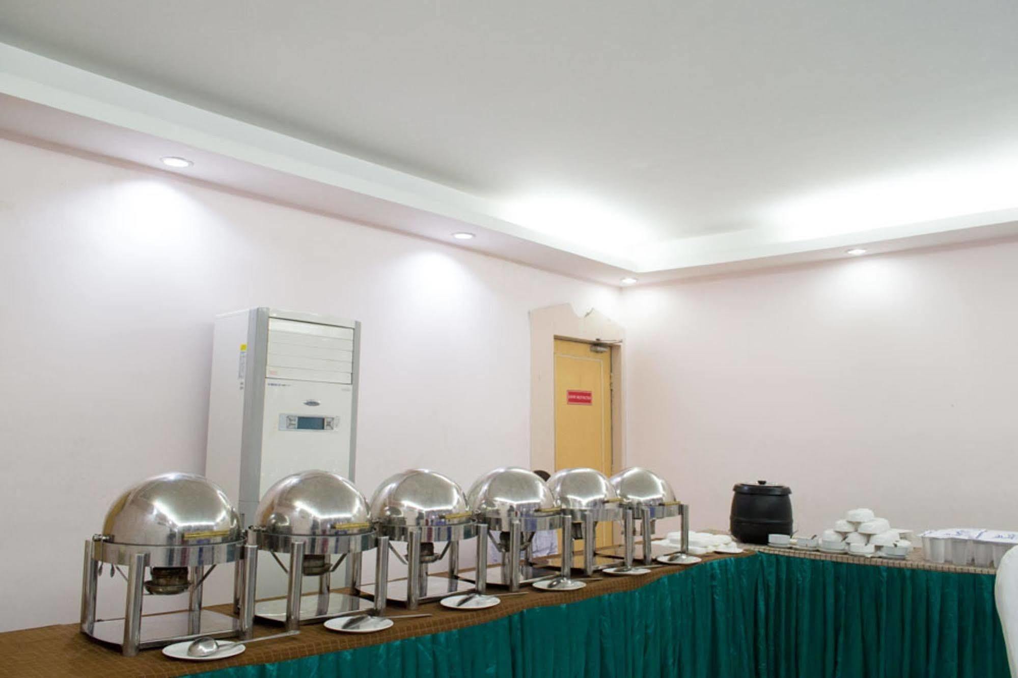 Oyo 1359 Hotel Best Inn Bhubaneswar Esterno foto