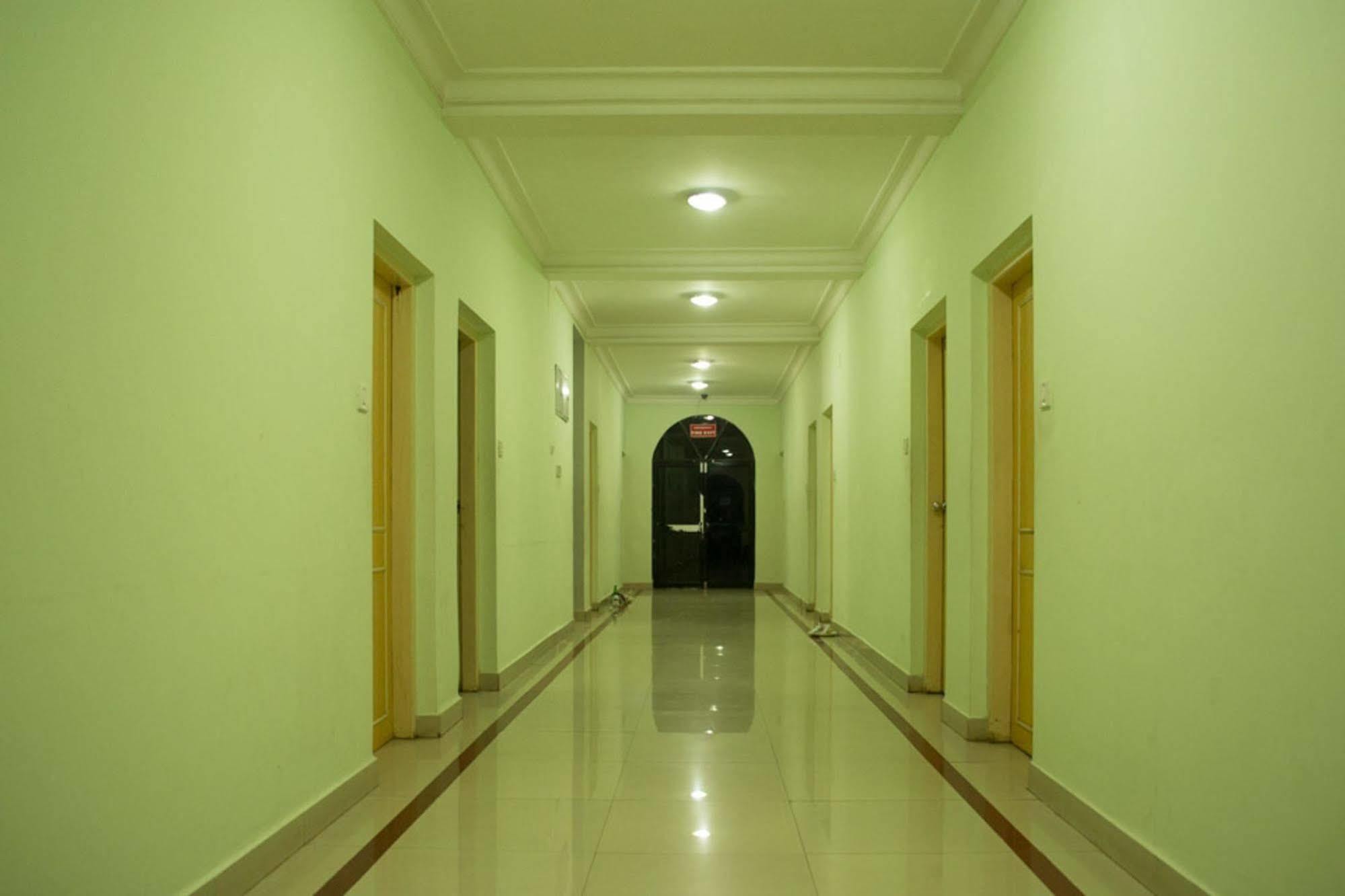 Oyo 1359 Hotel Best Inn Bhubaneswar Esterno foto