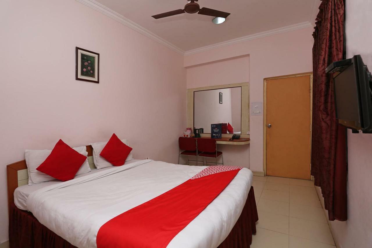 Oyo 1359 Hotel Best Inn Bhubaneswar Esterno foto
