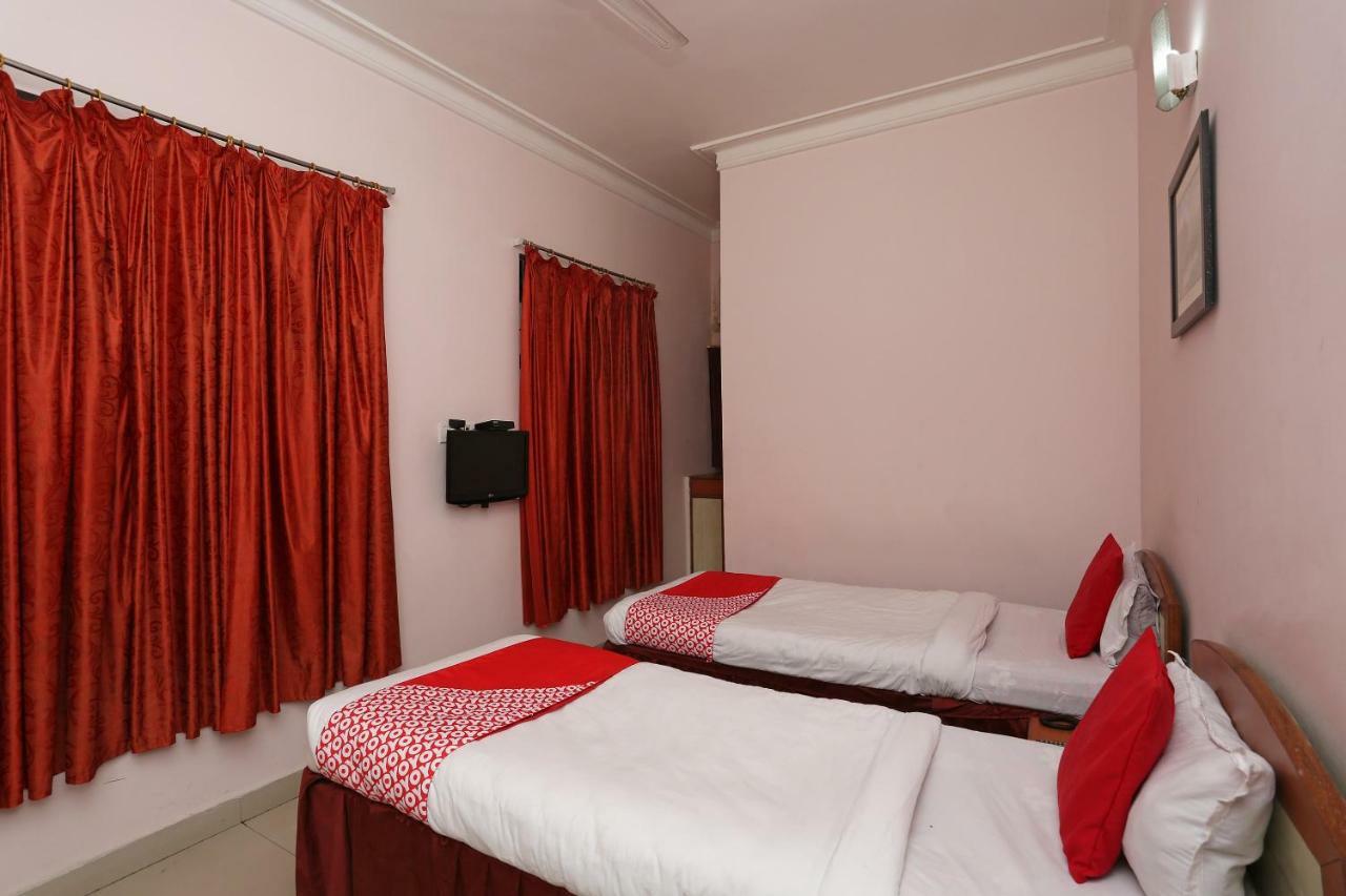 Oyo 1359 Hotel Best Inn Bhubaneswar Esterno foto