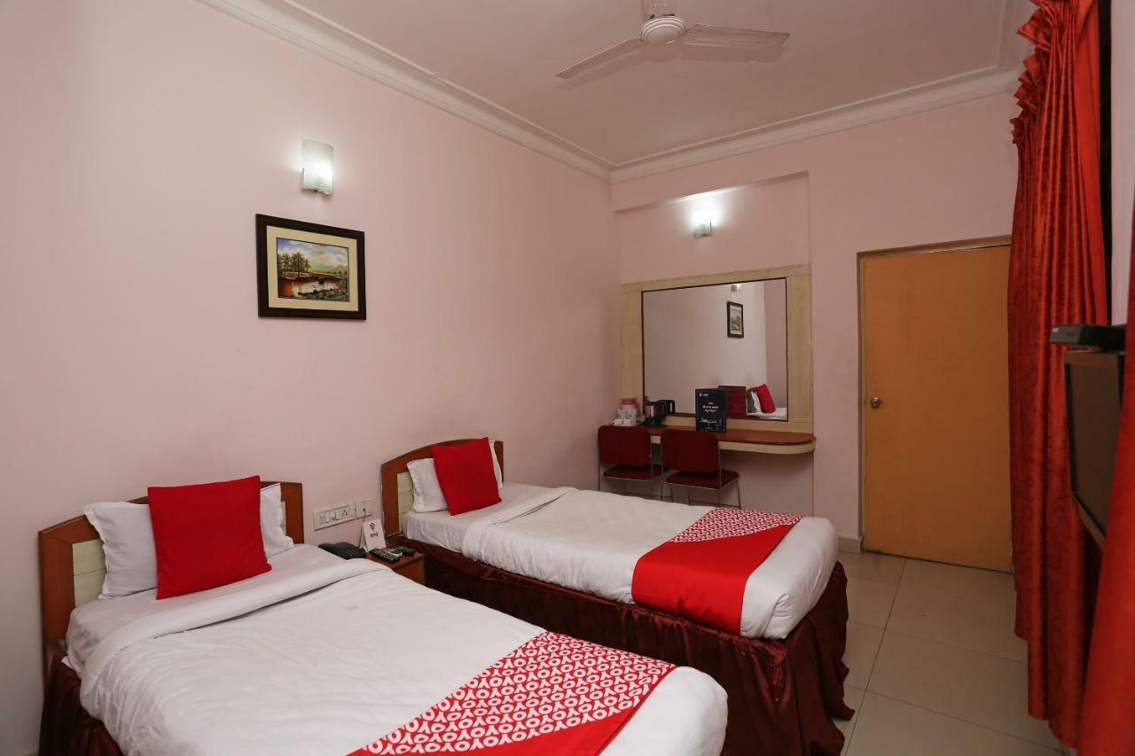 Oyo 1359 Hotel Best Inn Bhubaneswar Esterno foto